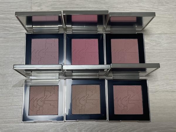 투슬래시포 올 오버 페이스 블러쉬 팬 색