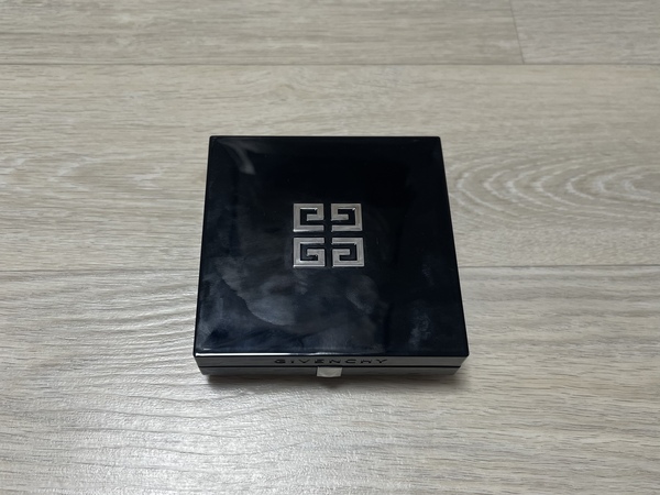 지방시 하트 쿠션 사진