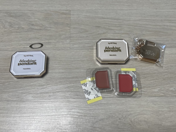 블러싱 팬던트 개봉한 사진