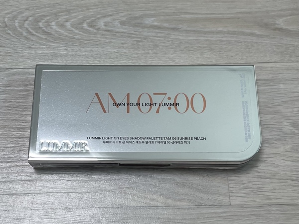 루미르 라이트 온 섀도우 팔레트 케이스 사진