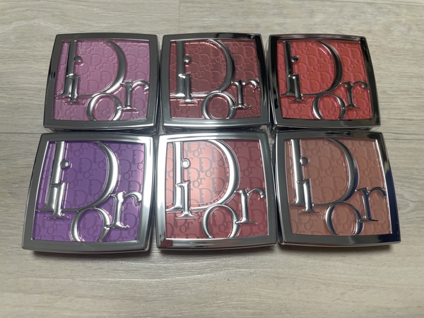 디올 로지 글로우 케이스 사진