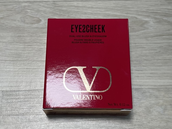 발렌티노 아이 투 치크 상자 사진