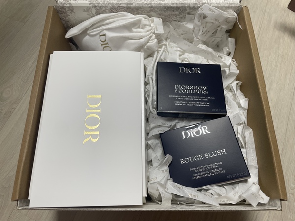 디올 플라워 컬렉션 팔레트, 블러셔 상자 사진