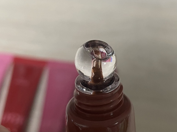 립글로스 토출구 부분