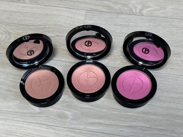 조르지오 아르마니 루미너스 실크 글로우 블러쉬 팬 색