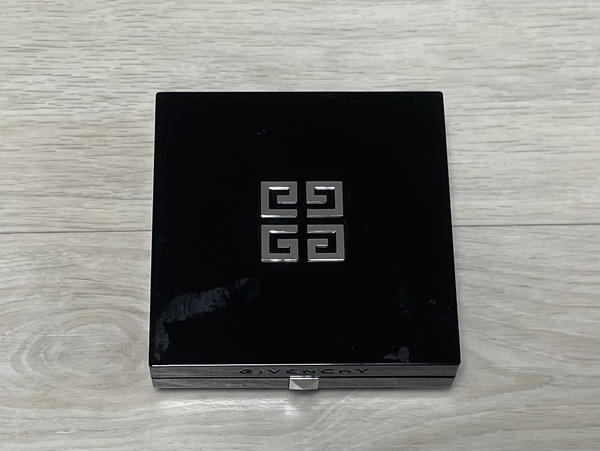 지방시 하트 쿠션 사진