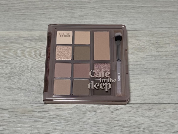 에뛰드 카페인 과몰입 팬 사진