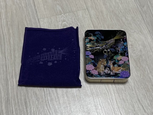 끌레드뽀보떼 아이 컬러 쿼드 케이스 사진