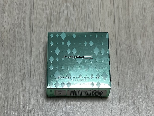 맥 홀리데이 2025 하이라이터 상자 사진