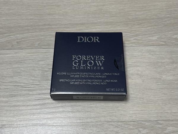 디올 홀리데이 2025 하이라이터 상자 사진