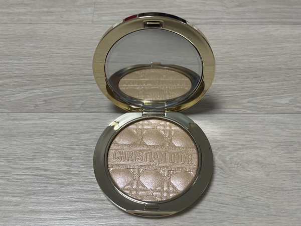 디올 하이라이터 팬 색