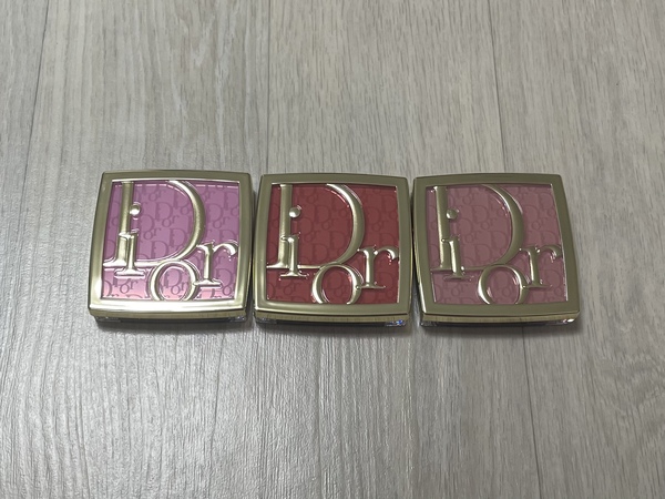 디올 로지 글로우 케이스 사진