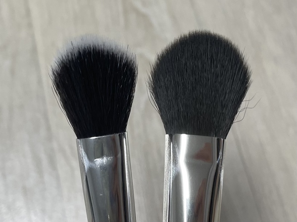 브러쉬 뒷모양 사진