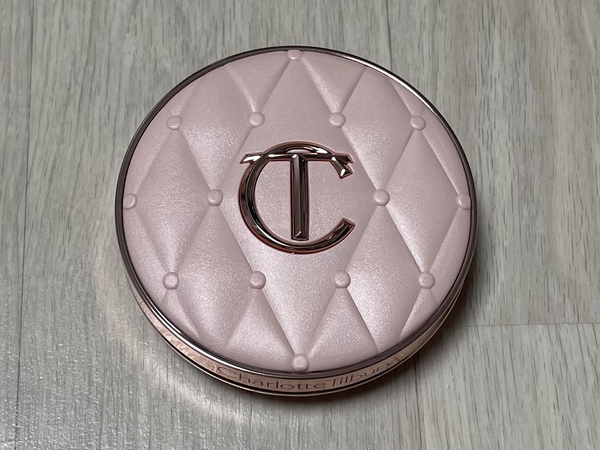 샬롯틸버리 필로우 토크 뷰티파잉 쿠션 파운데이션 케이스 사진