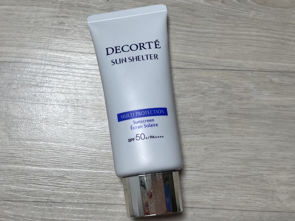 데코르테 선크림 케이스 사진