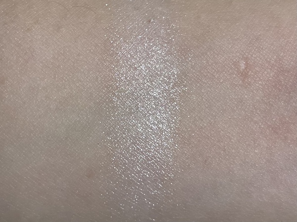 쉬머링 화이트 발색