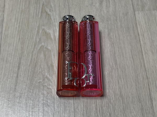 디올 로지 글로우 스틱 케이스 사진