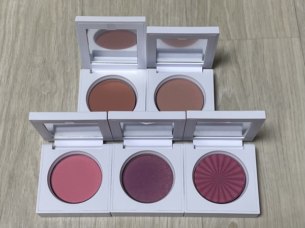 오프라 블러쉬 사진