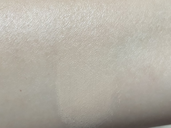 12 뉴트럴 아이보리 발색