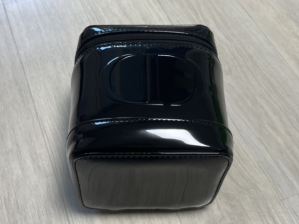 디올 파우치 사진