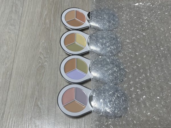 디어에이 컨실러 팔레트 케이스 사진